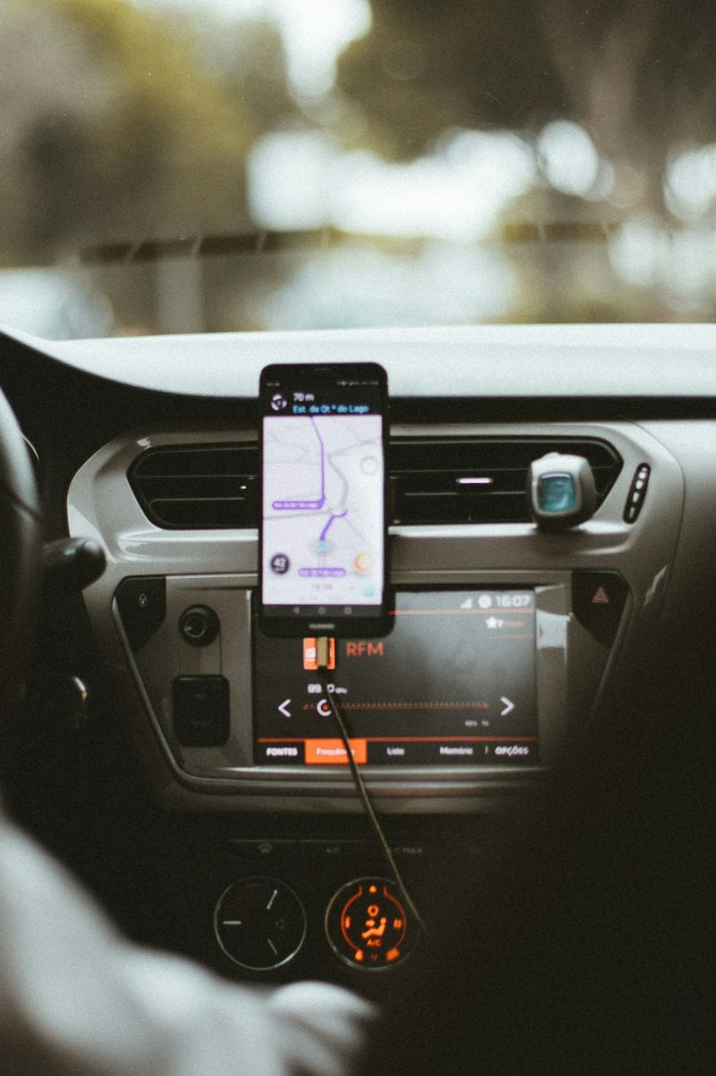 smartphone mount inside car